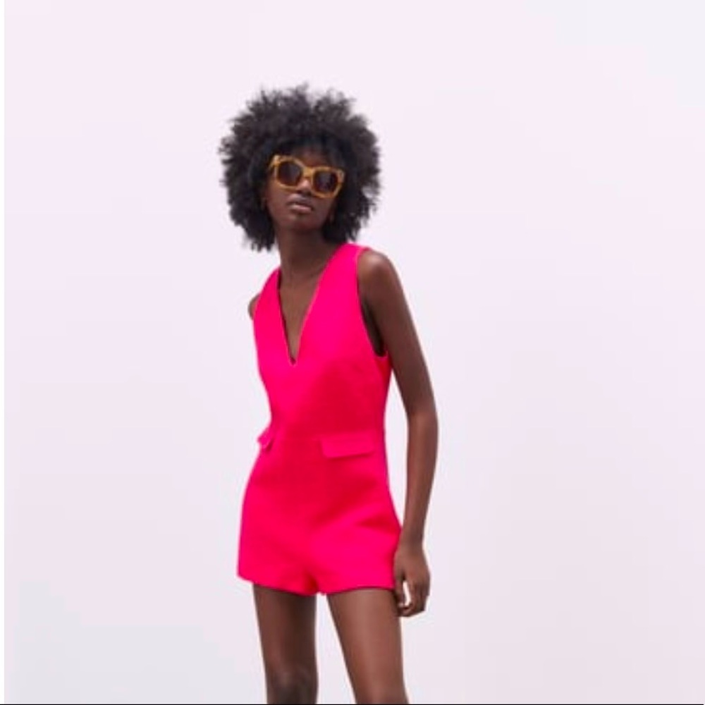 NWT Zara SHORT TEXTURED WEAVE JUMPSUIT
FUCHSIA